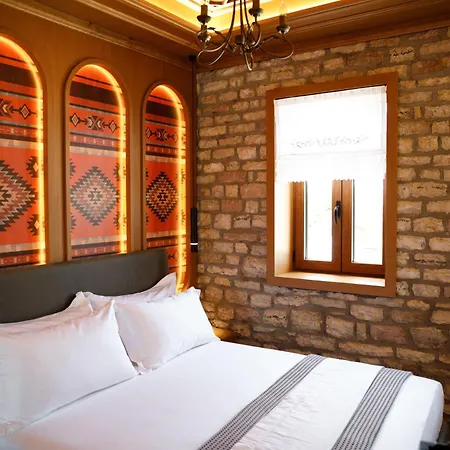 فندق Mantho Gjirokastër