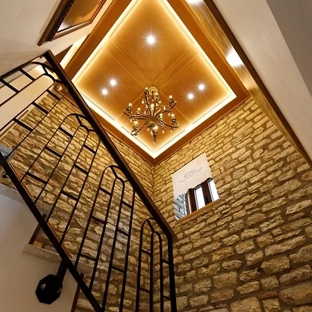 Mantho Gjirokastër