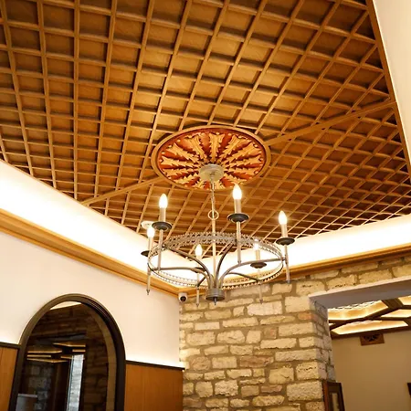 فندق Mantho Gjirokastër