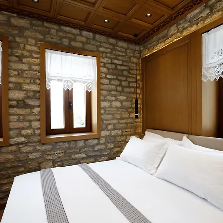 Mantho Gjirokastër